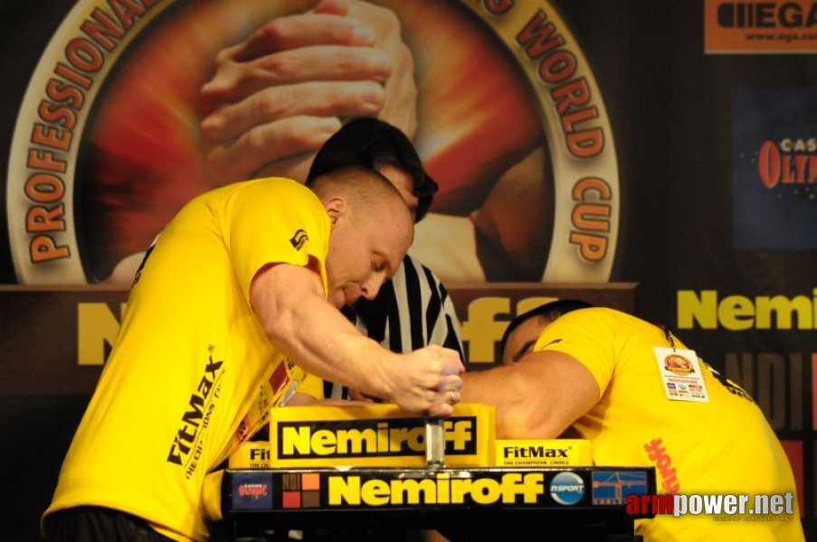 Nemiroff 2009 - Day 1 - Left hand # Siłowanie na ręce # Armwrestling # Armpower.net