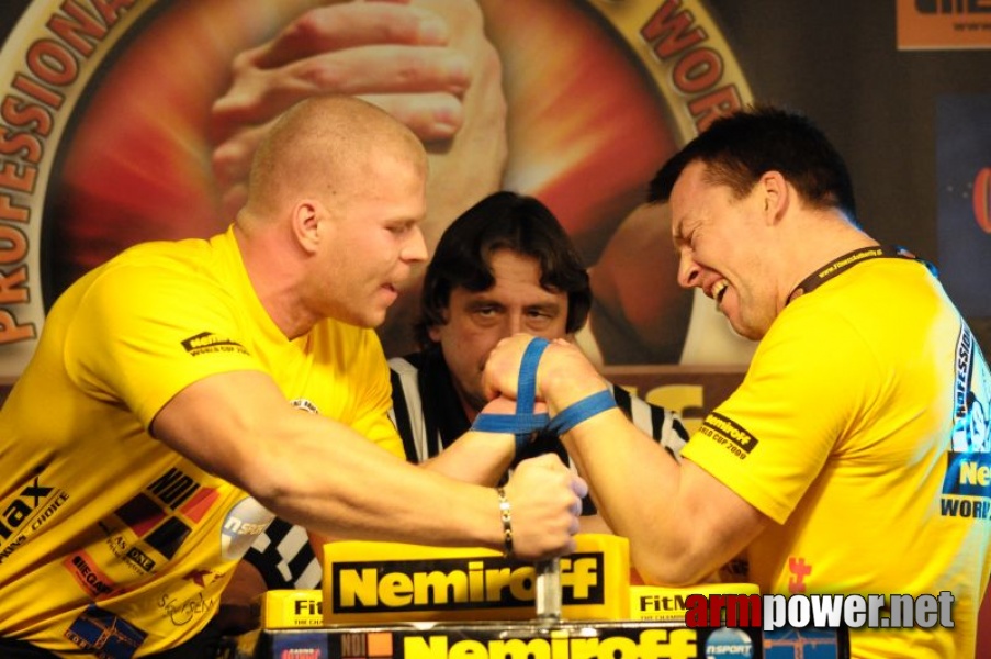 Nemiroff 2009 - Day 1 - Left hand # Siłowanie na ręce # Armwrestling # Armpower.net