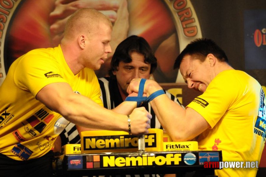 Nemiroff 2009 - Day 1 - Left hand # Siłowanie na ręce # Armwrestling # Armpower.net