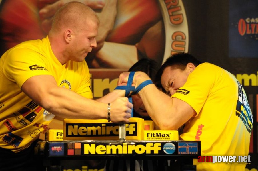 Nemiroff 2009 - Day 1 - Left hand # Siłowanie na ręce # Armwrestling # Armpower.net