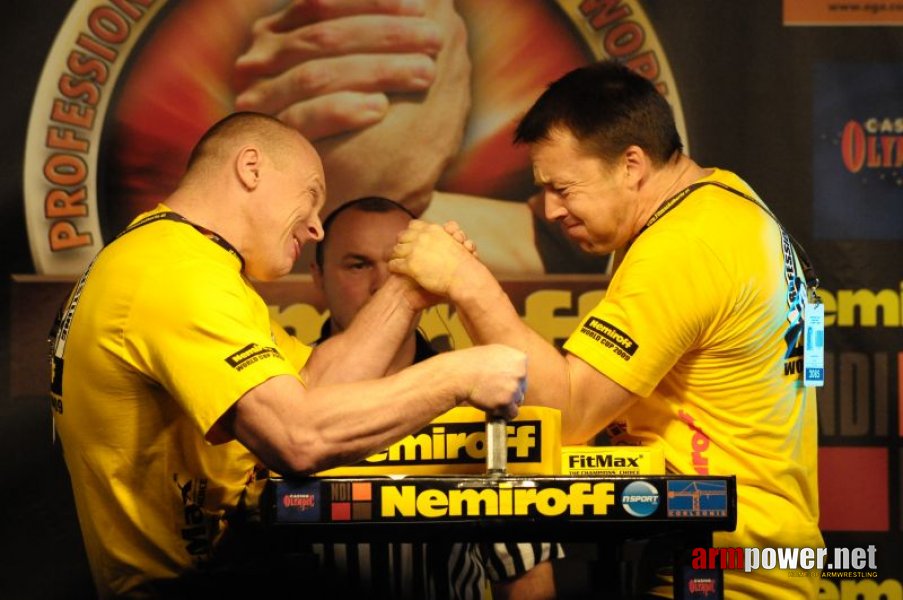 Nemiroff 2009 - Day 1 - Left hand # Siłowanie na ręce # Armwrestling # Armpower.net