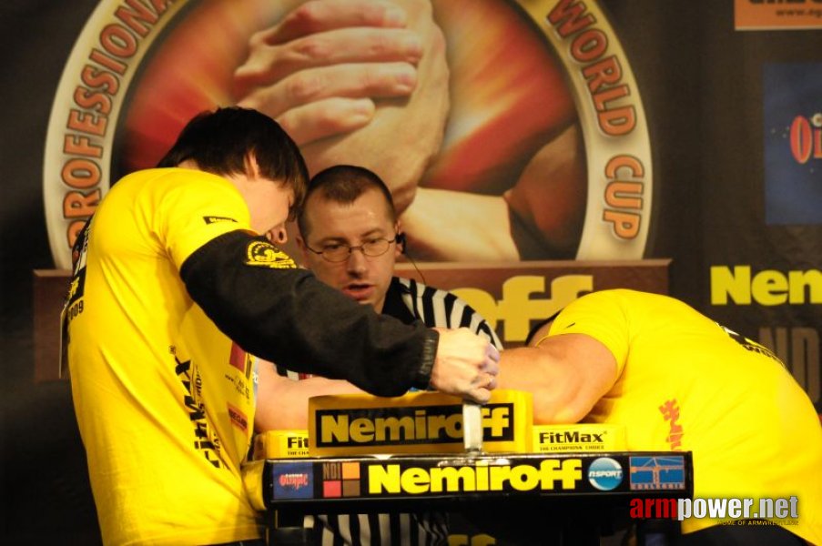 Nemiroff 2009 - Day 1 - Left hand # Siłowanie na ręce # Armwrestling # Armpower.net