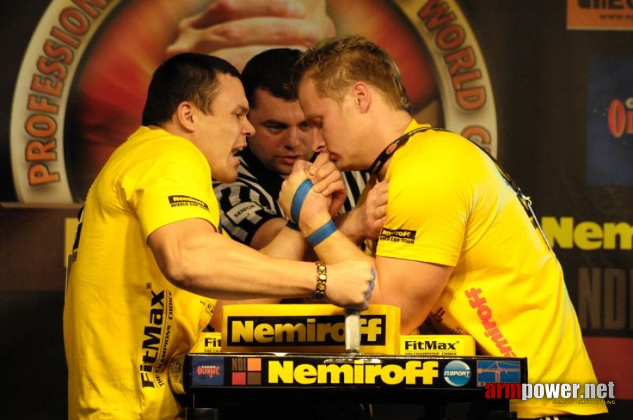 Nemiroff 2009 - Day 1 - Left hand # Siłowanie na ręce # Armwrestling # Armpower.net