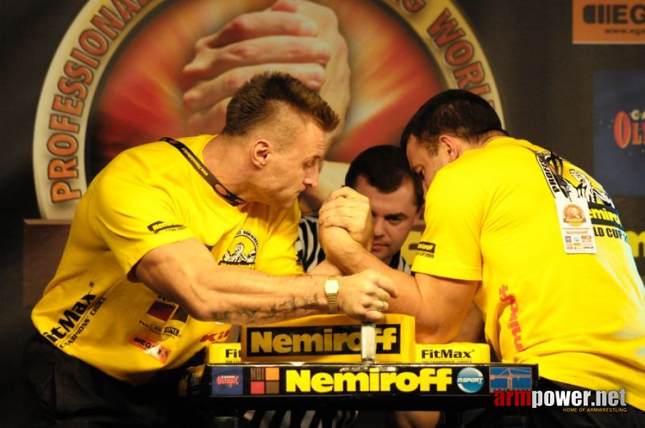 Nemiroff 2009 - Day 1 - Left hand # Siłowanie na ręce # Armwrestling # Armpower.net