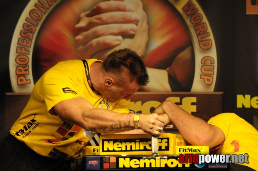 Nemiroff 2009 - Day 1 - Left hand # Siłowanie na ręce # Armwrestling # Armpower.net