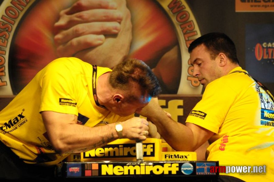 Nemiroff 2009 - Day 1 - Left hand # Siłowanie na ręce # Armwrestling # Armpower.net