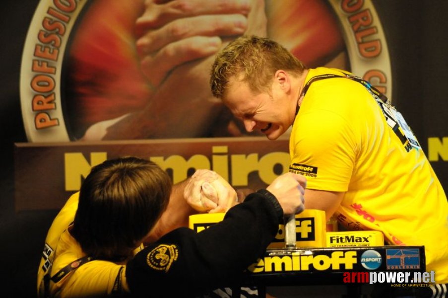 Nemiroff 2009 - Day 1 - Left hand # Siłowanie na ręce # Armwrestling # Armpower.net