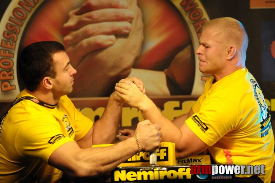 Nemiroff 2009 - Day 1 - Left hand # Siłowanie na ręce # Armwrestling # Armpower.net