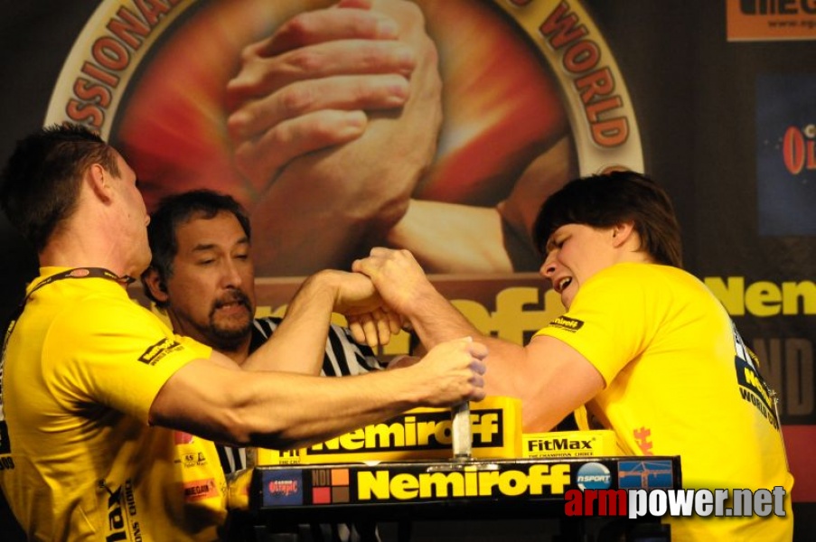 Nemiroff 2009 - Day 1 - Left hand # Siłowanie na ręce # Armwrestling # Armpower.net