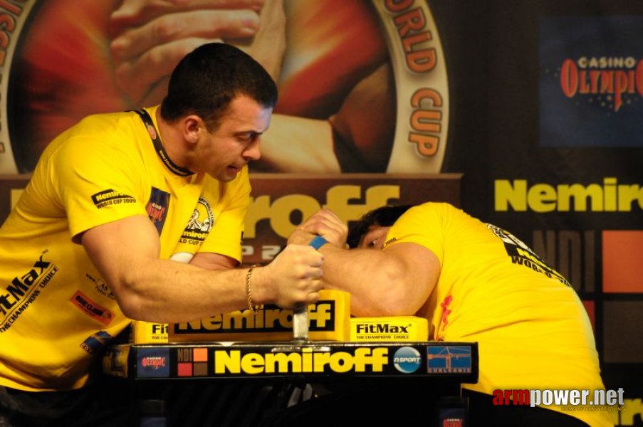 Nemiroff 2009 - Day 1 - Left hand # Siłowanie na ręce # Armwrestling # Armpower.net