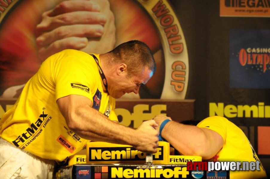 Nemiroff 2009 - Day 1 - Left hand # Siłowanie na ręce # Armwrestling # Armpower.net