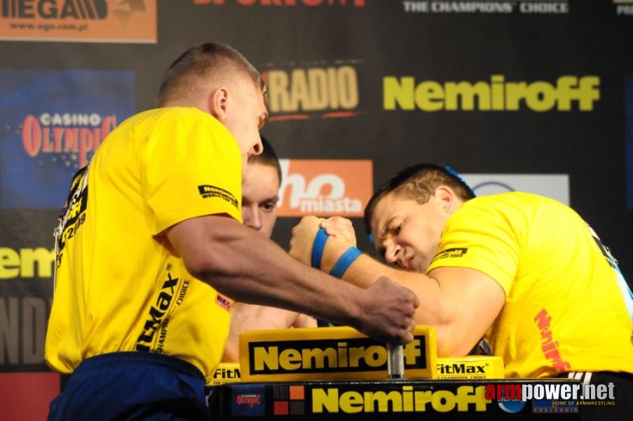 Nemiroff 2009 - Day 1 - Left hand # Siłowanie na ręce # Armwrestling # Armpower.net