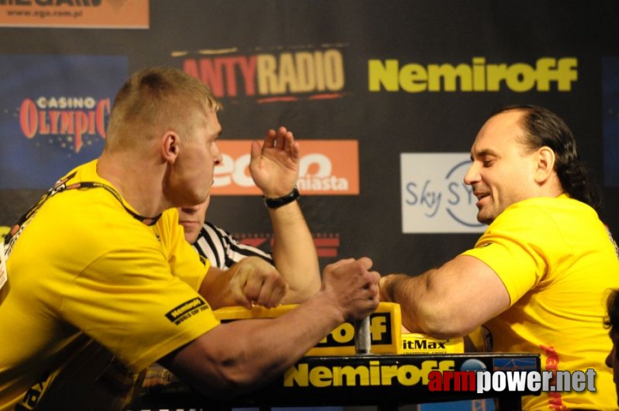 Nemiroff 2009 - Day 1 - Left hand # Siłowanie na ręce # Armwrestling # Armpower.net