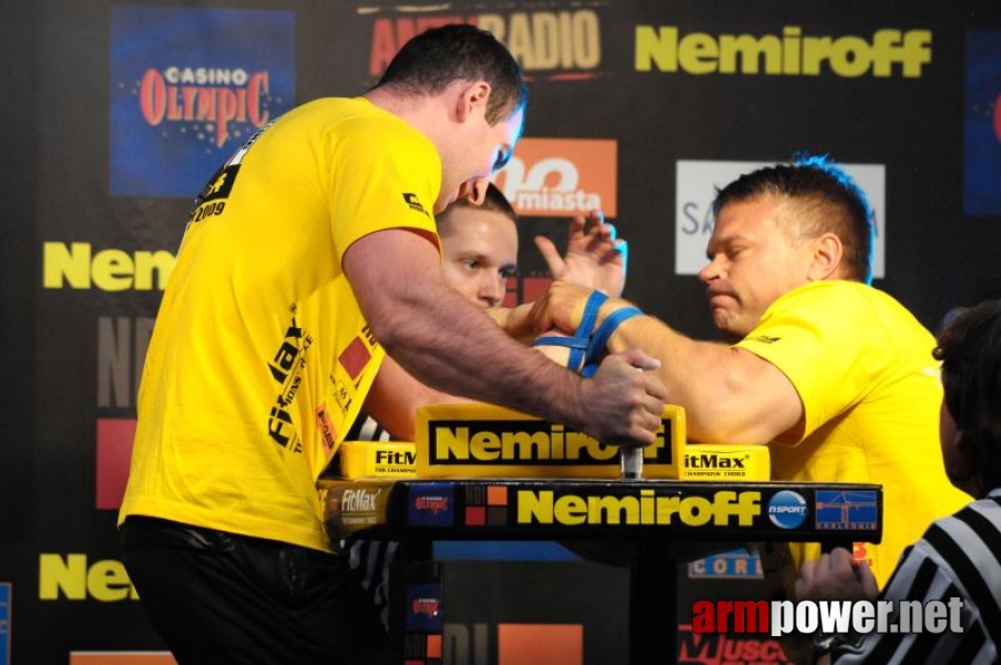 Nemiroff 2009 - Day 1 - Left hand # Siłowanie na ręce # Armwrestling # Armpower.net