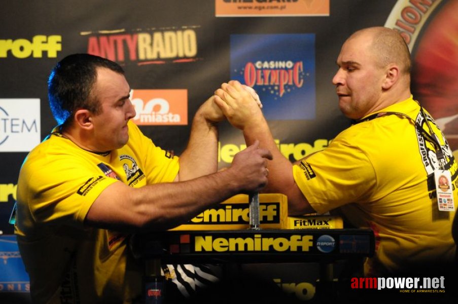 Nemiroff 2009 - Day 1 - Left hand # Siłowanie na ręce # Armwrestling # Armpower.net