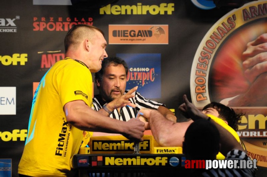 Nemiroff 2009 - Day 1 - Left hand # Siłowanie na ręce # Armwrestling # Armpower.net