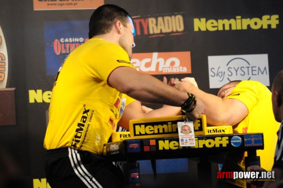 Nemiroff 2009 - Day 1 - Left hand # Siłowanie na ręce # Armwrestling # Armpower.net