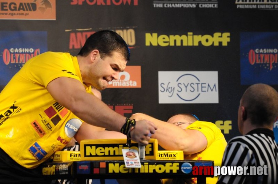 Nemiroff 2009 - Day 1 - Left hand # Siłowanie na ręce # Armwrestling # Armpower.net