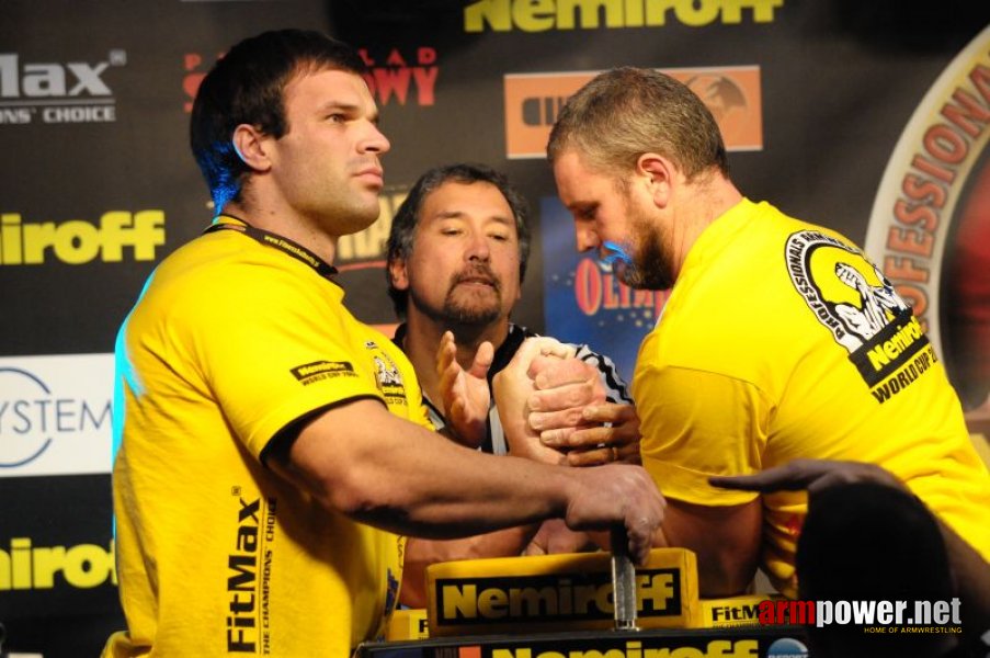 Nemiroff 2009 - Day 1 - Left hand # Siłowanie na ręce # Armwrestling # Armpower.net