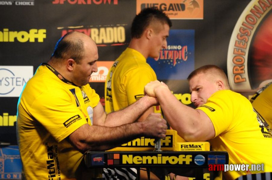 Nemiroff 2009 - Day 1 - Left hand # Siłowanie na ręce # Armwrestling # Armpower.net