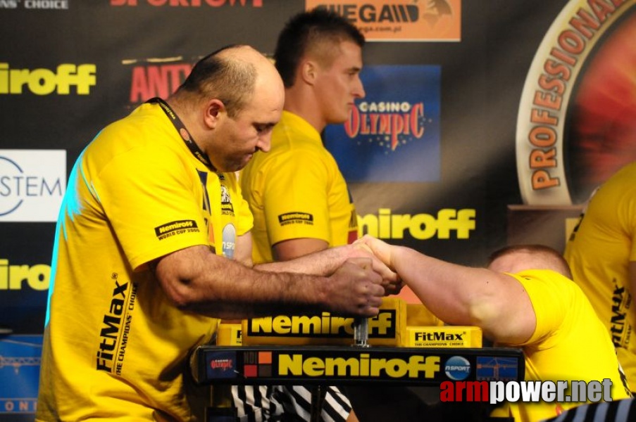 Nemiroff 2009 - Day 1 - Left hand # Siłowanie na ręce # Armwrestling # Armpower.net