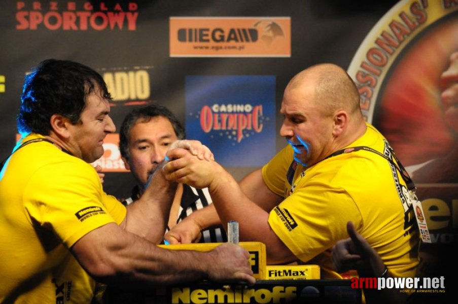 Nemiroff 2009 - Day 1 - Left hand # Siłowanie na ręce # Armwrestling # Armpower.net