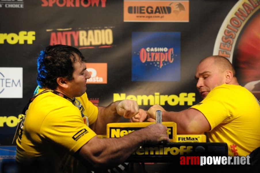 Nemiroff 2009 - Day 1 - Left hand # Siłowanie na ręce # Armwrestling # Armpower.net