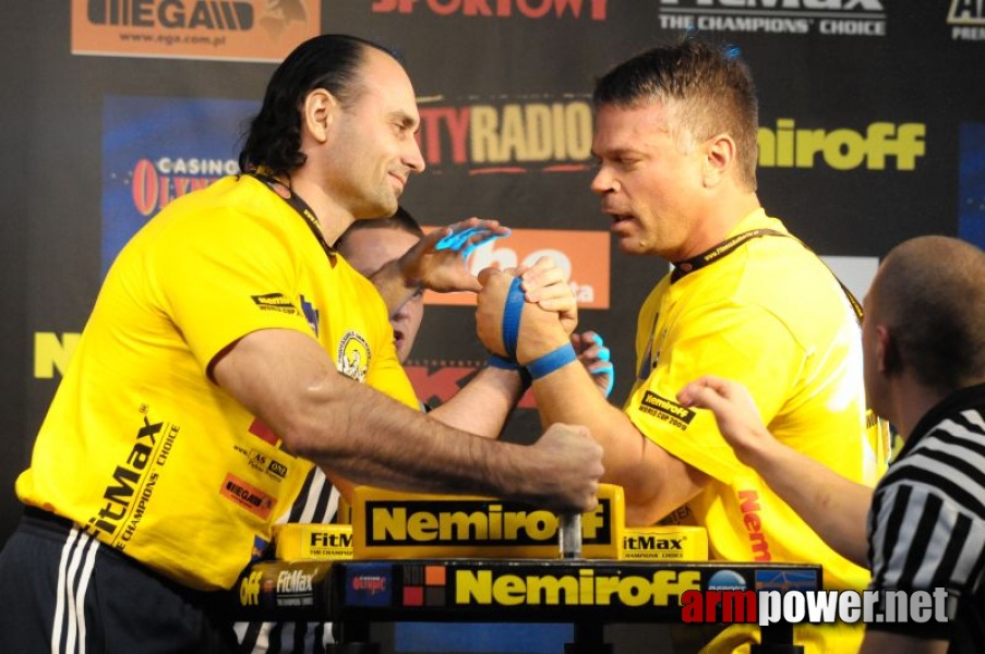 Nemiroff 2009 - Day 1 - Left hand # Siłowanie na ręce # Armwrestling # Armpower.net