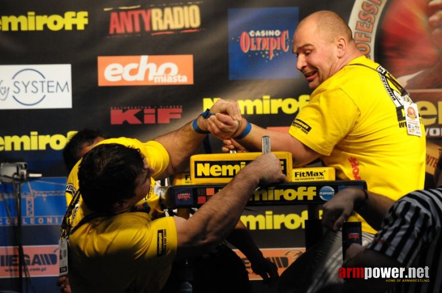 Nemiroff 2009 - Day 1 - Left hand # Siłowanie na ręce # Armwrestling # Armpower.net