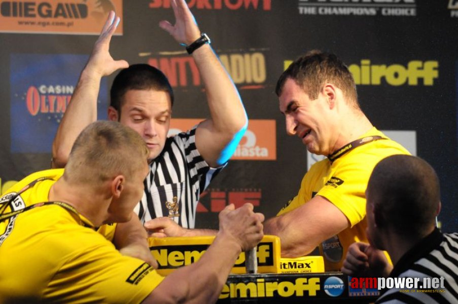 Nemiroff 2009 - Day 1 - Left hand # Siłowanie na ręce # Armwrestling # Armpower.net