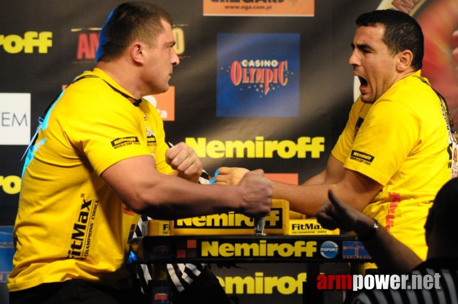 Nemiroff 2009 - Day 1 - Left hand # Siłowanie na ręce # Armwrestling # Armpower.net