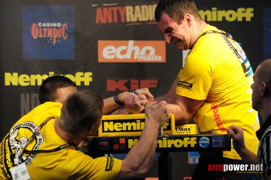 Nemiroff 2009 - Day 1 - Left hand # Siłowanie na ręce # Armwrestling # Armpower.net