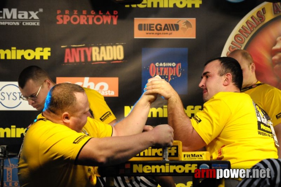 Nemiroff 2009 - Day 1 - Left hand # Siłowanie na ręce # Armwrestling # Armpower.net