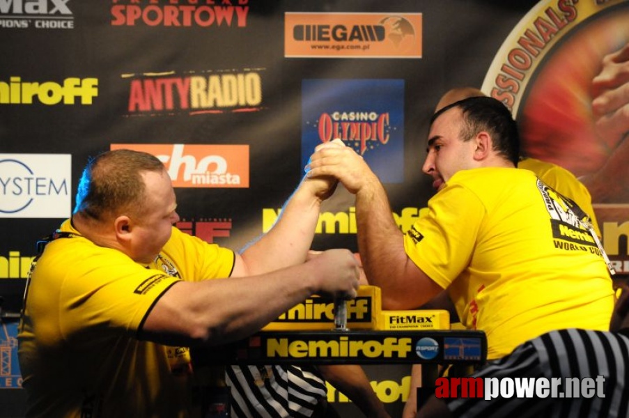 Nemiroff 2009 - Day 1 - Left hand # Siłowanie na ręce # Armwrestling # Armpower.net