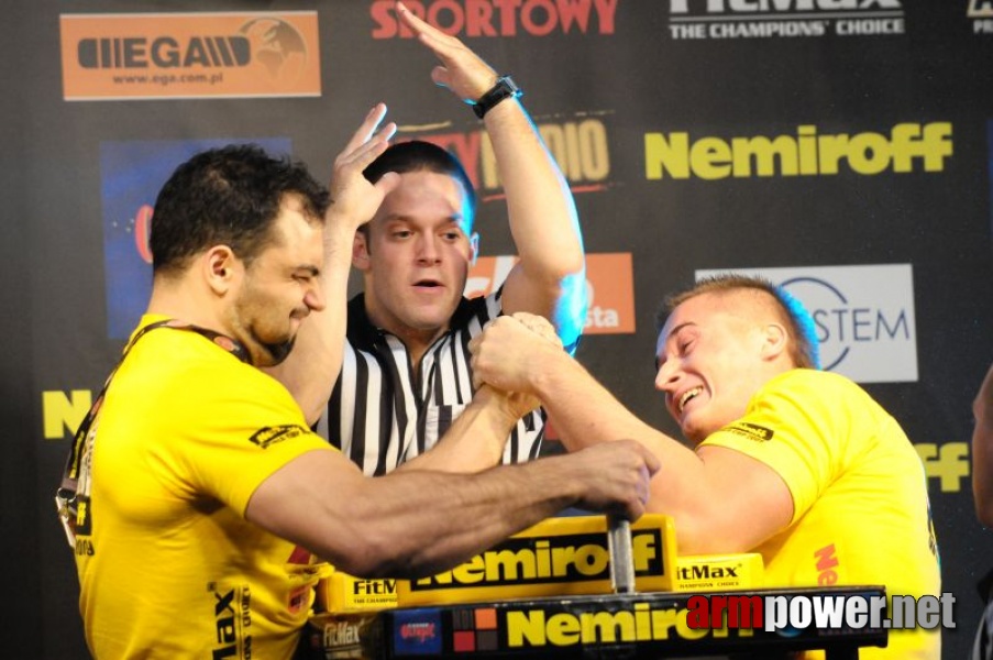 Nemiroff 2009 - Day 1 - Left hand # Siłowanie na ręce # Armwrestling # Armpower.net