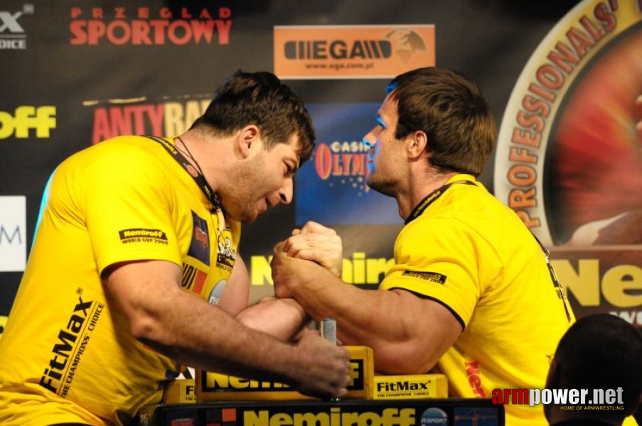 Nemiroff 2009 - Day 1 - Left hand # Siłowanie na ręce # Armwrestling # Armpower.net