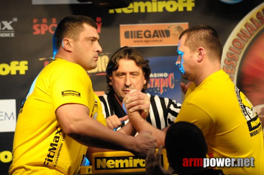 Nemiroff 2009 - Day 1 - Left hand # Siłowanie na ręce # Armwrestling # Armpower.net