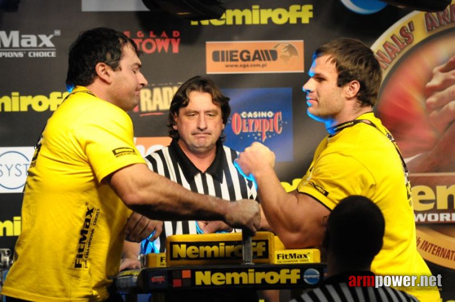 Nemiroff 2009 - Day 1 - Left hand # Siłowanie na ręce # Armwrestling # Armpower.net