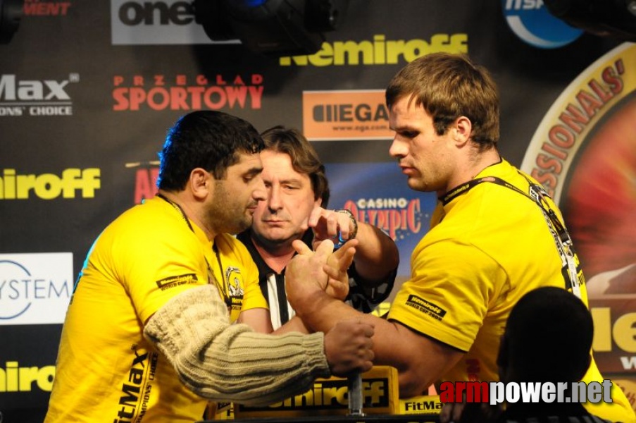 Nemiroff 2009 - Day 1 - Left hand # Siłowanie na ręce # Armwrestling # Armpower.net