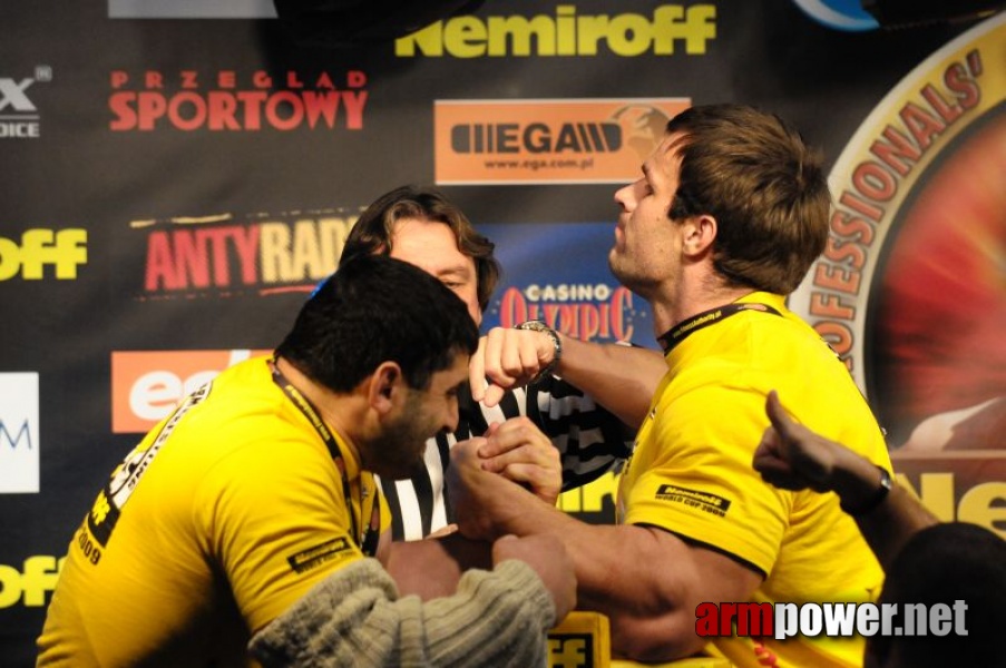 Nemiroff 2009 - Day 1 - Left hand # Siłowanie na ręce # Armwrestling # Armpower.net