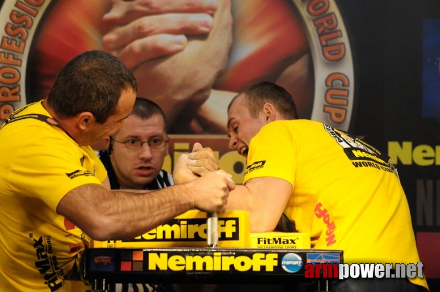 Nemiroff 2009 - Day 1 - Left hand # Siłowanie na ręce # Armwrestling # Armpower.net