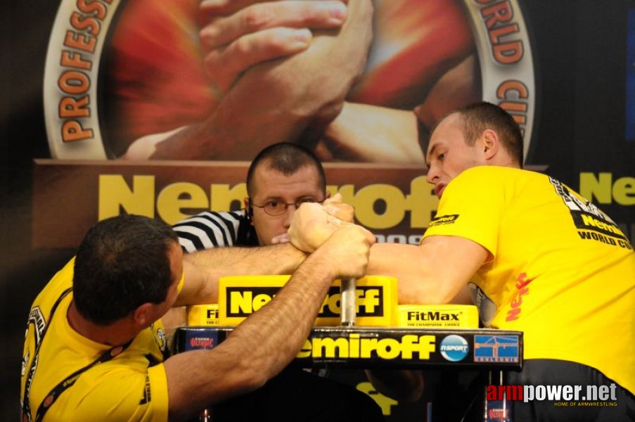 Nemiroff 2009 - Day 1 - Left hand # Siłowanie na ręce # Armwrestling # Armpower.net