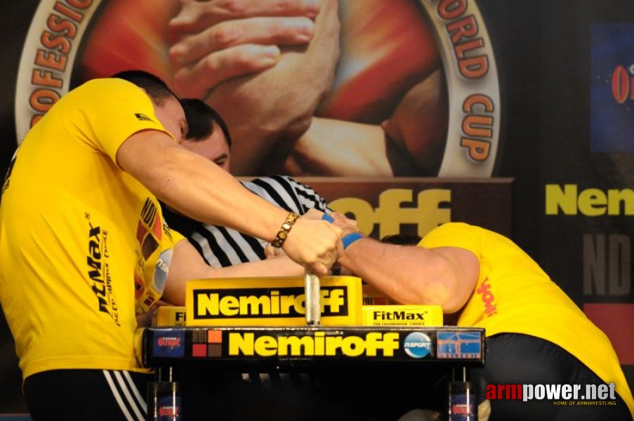 Nemiroff 2009 - Day 1 - Left hand # Armwrestling # Armpower.net