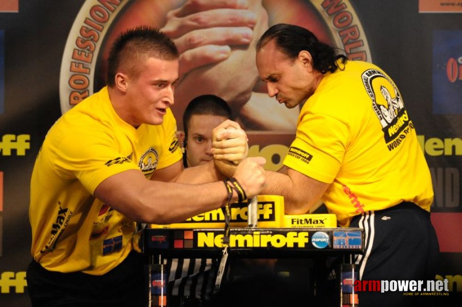 Nemiroff 2009 - Day 1 - Left hand # Siłowanie na ręce # Armwrestling # Armpower.net