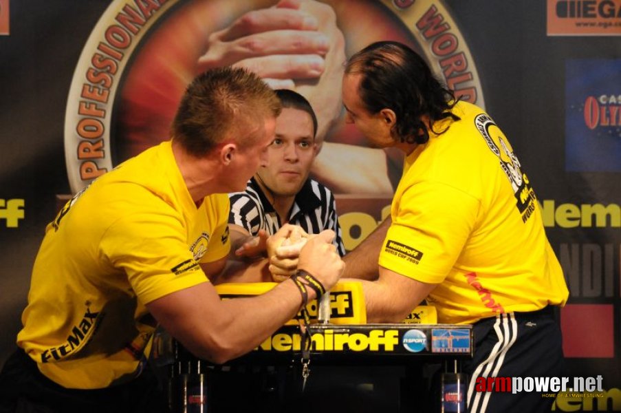 Nemiroff 2009 - Day 1 - Left hand # Siłowanie na ręce # Armwrestling # Armpower.net