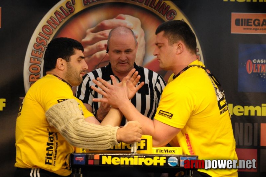 Nemiroff 2009 - Day 1 - Left hand # Siłowanie na ręce # Armwrestling # Armpower.net