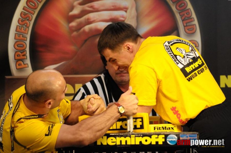 Nemiroff 2009 - Day 1 - Left hand # Siłowanie na ręce # Armwrestling # Armpower.net