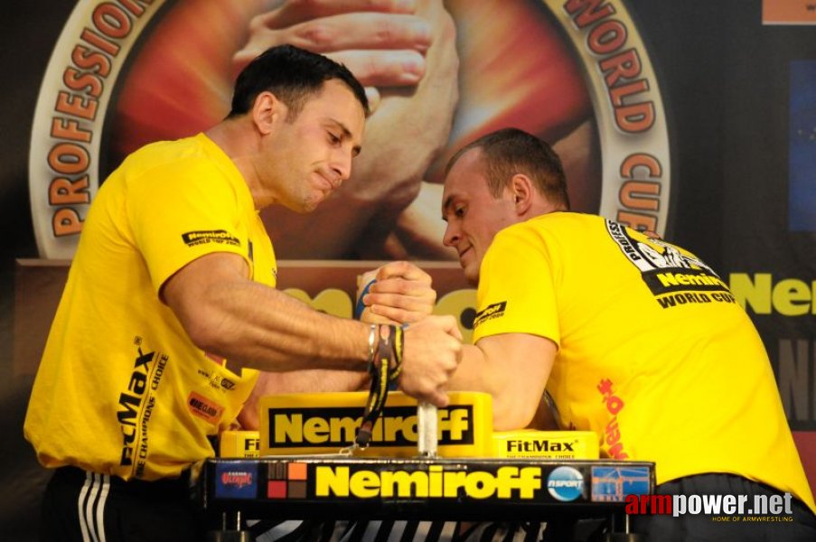 Nemiroff 2009 - Day 1 - Left hand # Siłowanie na ręce # Armwrestling # Armpower.net