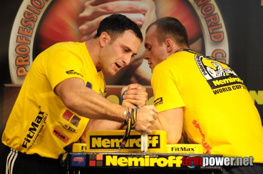 Nemiroff 2009 - Day 1 - Left hand # Siłowanie na ręce # Armwrestling # Armpower.net