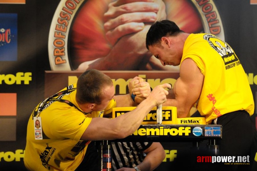 Nemiroff 2009 - Day 1 - Left hand # Siłowanie na ręce # Armwrestling # Armpower.net